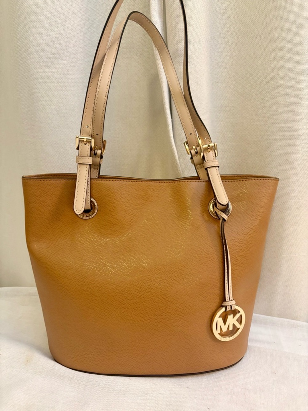 Michael Kors Cognac Leather Tote with Gold Hardware - Picture 2 of 14